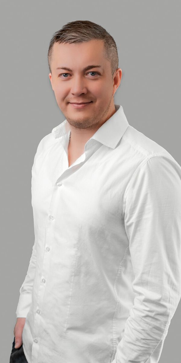 Alex Benzel Social Media Manager